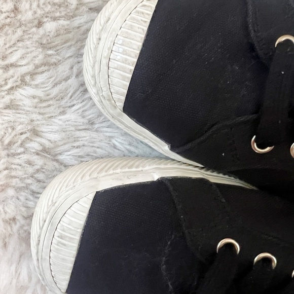 Sz 9 Cariuma Tennis Shoes - Picture 4 of 4